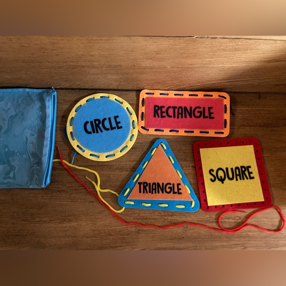 Lacing sewing travel toy - Picture 3 of 3